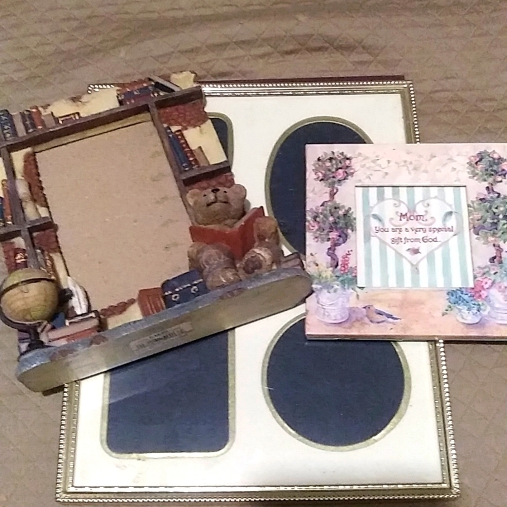 𝅺three picture frames